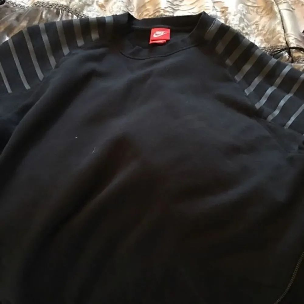 Mixed Media Men's SweatShirt w Arm Stripes